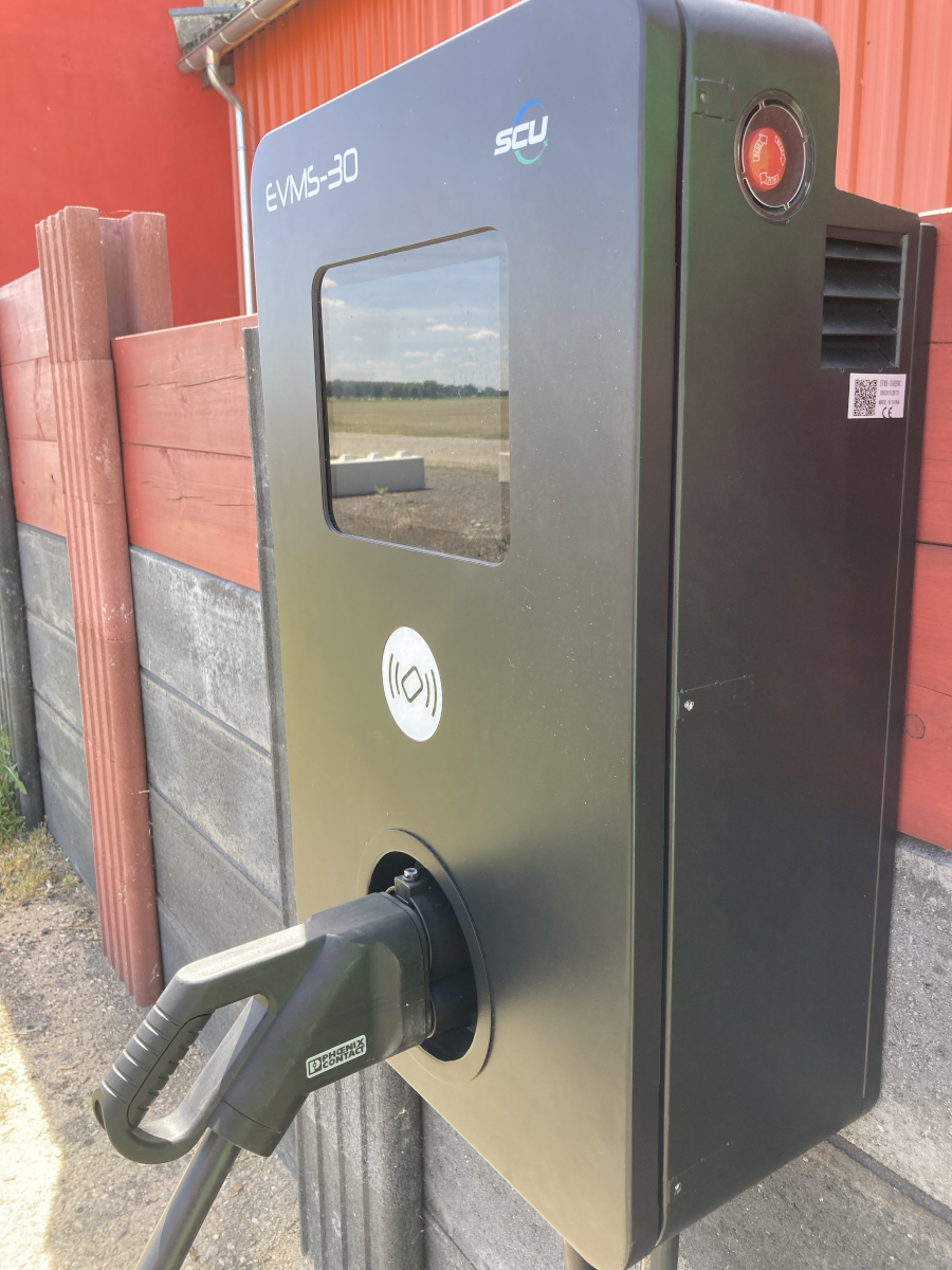 30-kW-DC-Schnelllader-mit-einer-CCS-Ladesaeule 30-kW-DC-Schnelllader-mit-einer-CCS-Ladesaeule